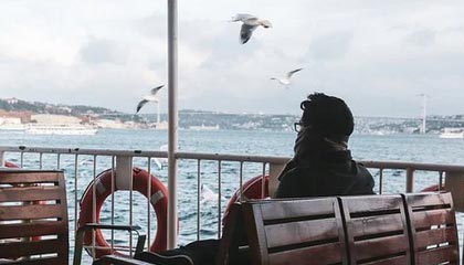 九游游戏中心-摩洛哥队在巴黎奥运会男足比赛中展现出高效的传球配合，摩洛哥足球队主力