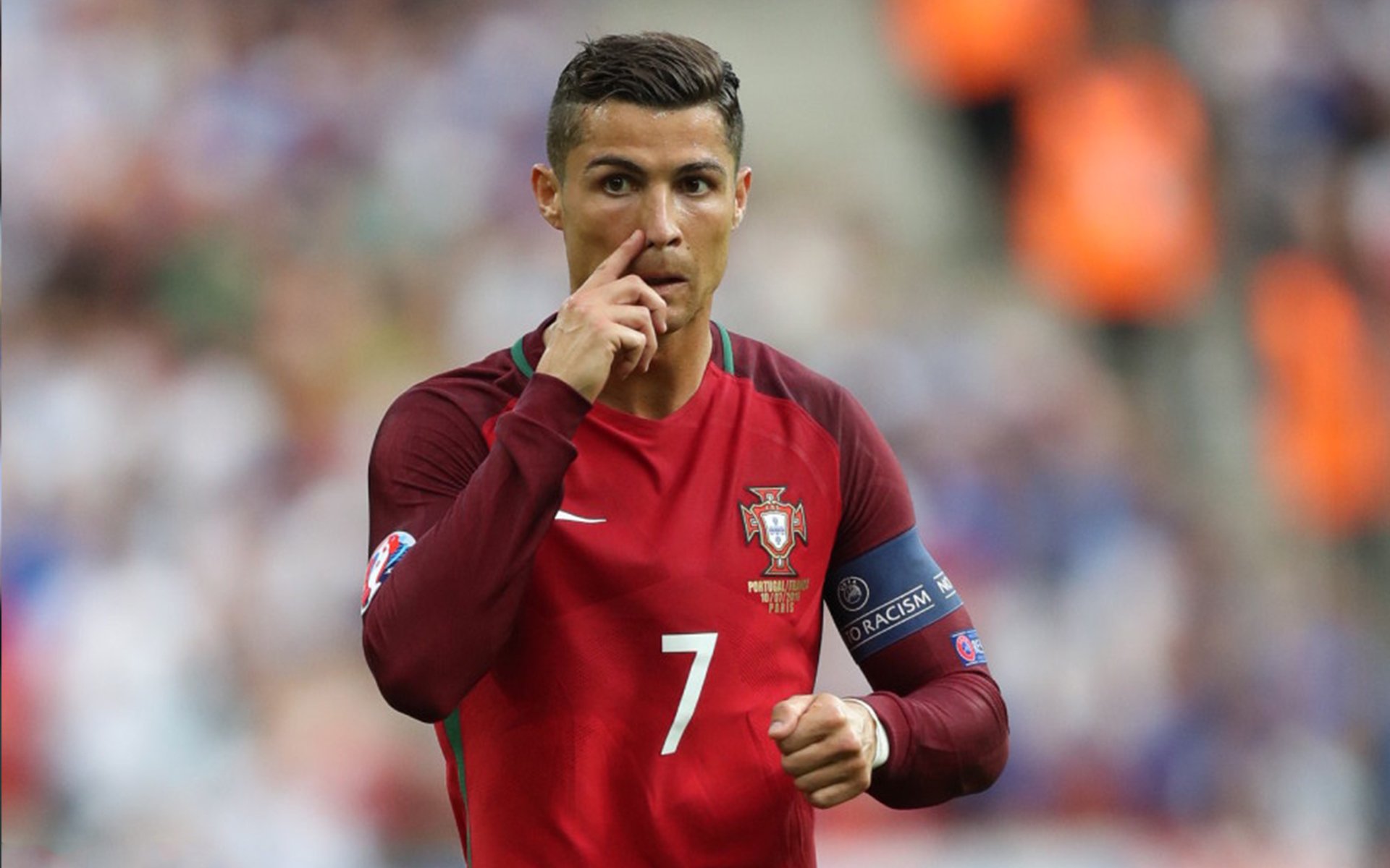 九游娱乐-在与雷霆的比赛中，库里多次“空中飞人”般投中远距离三分，成众人焦点！